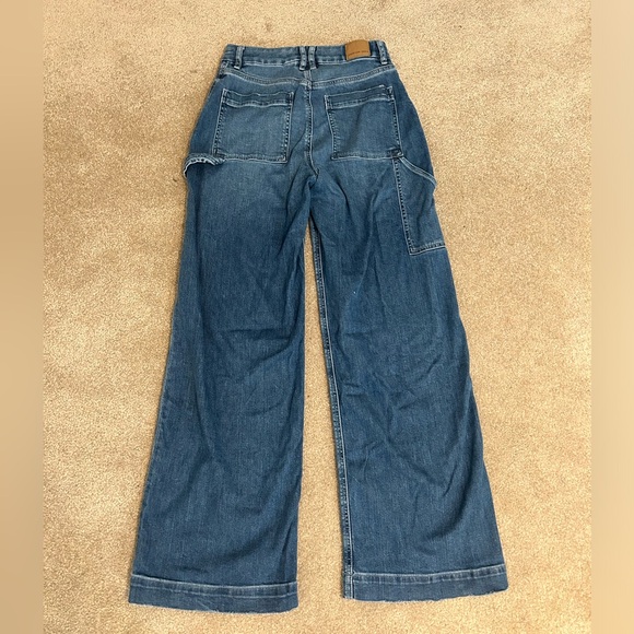 - American Eagle
- Stretch
- Cargo style
- Blue wash
- Gently worn - Picture 2 of 2